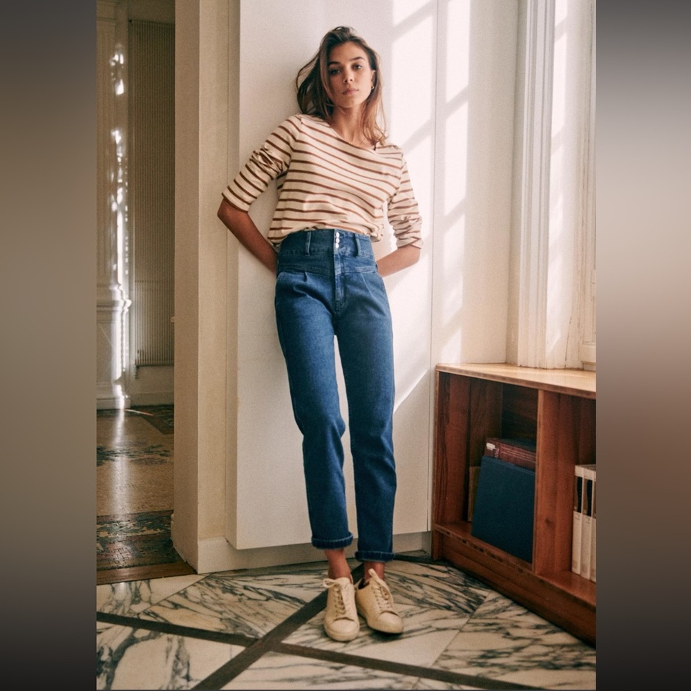 Sezane Sama jeans size 34. These fit like a US size 2-4.